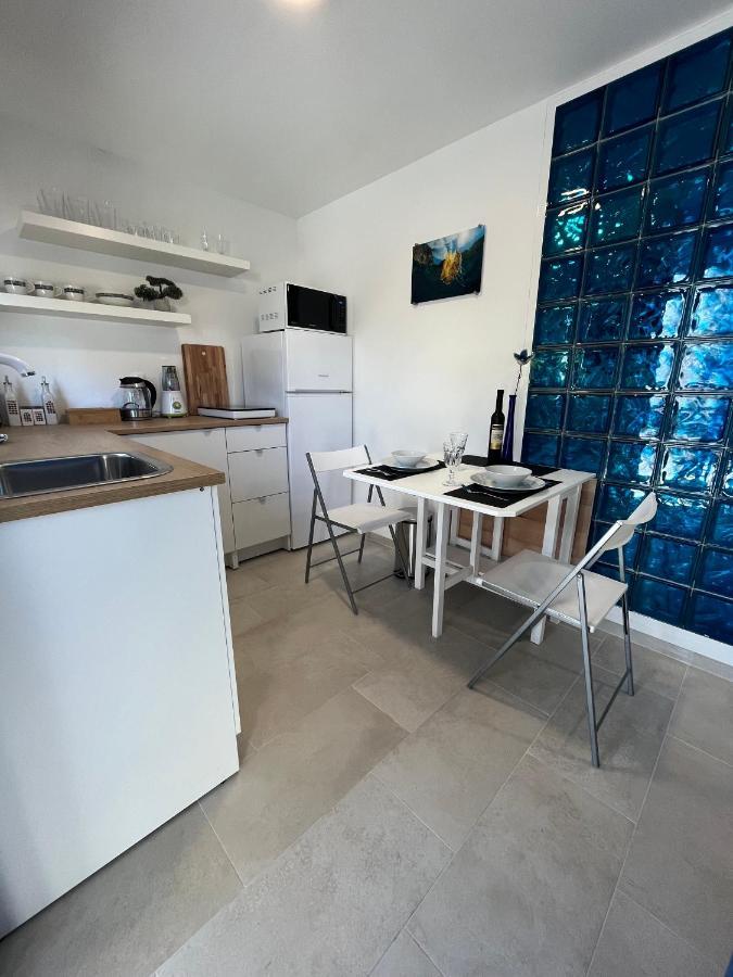 Blue Penguin Appartement Pinezići Buitenkant foto